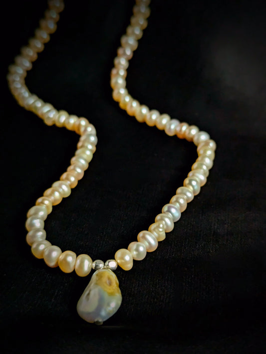 PFW002 Classic peach pearl necklace with baroque pearl drop with silver beads