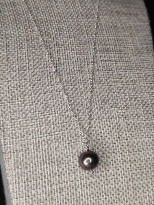 PFW017 Bold, timeless & sophisticated black golden pearl necklace with fine silver chain pearl