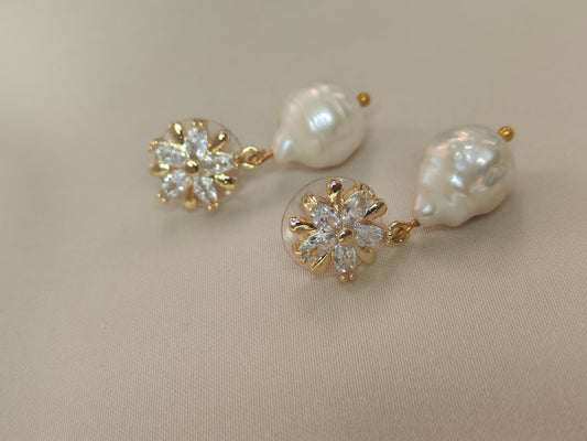 ERPFW004 Lustre Bloom Baroque Drops - premium AD and natural Ribbed pearl