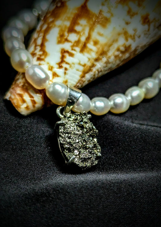 PFW003 Unique pearl necklace with pyrite pendant