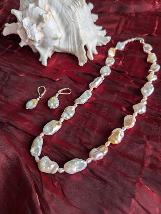 PFW005 Unique golden and white baroque pearl necklace