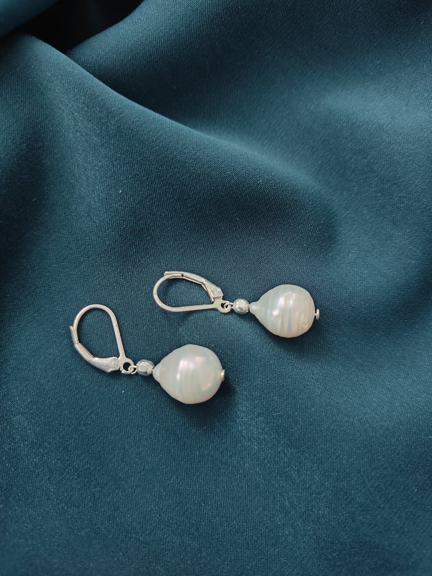 ERPFW008 natural ribbed baroque pearl Earrings in sterling silver