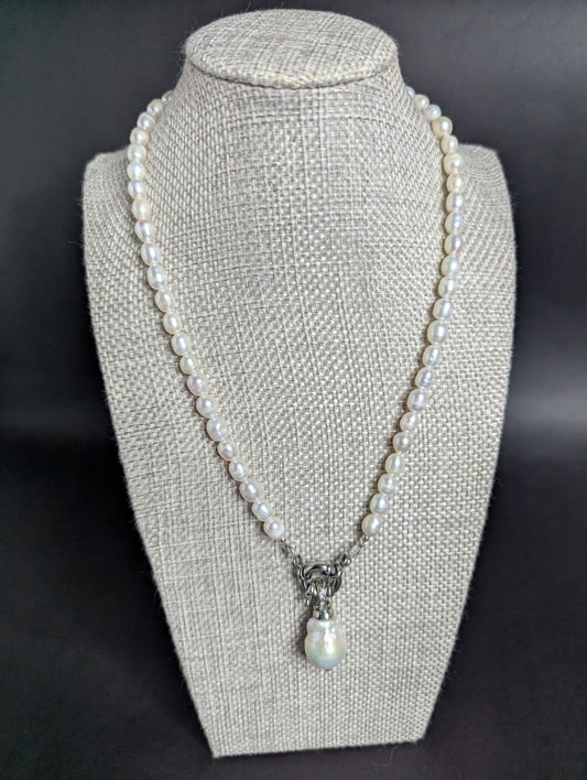 PFW013 Classic white radiance baroque necklace