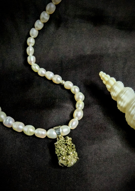 PFW003 Unique pearl necklace with pyrite pendant