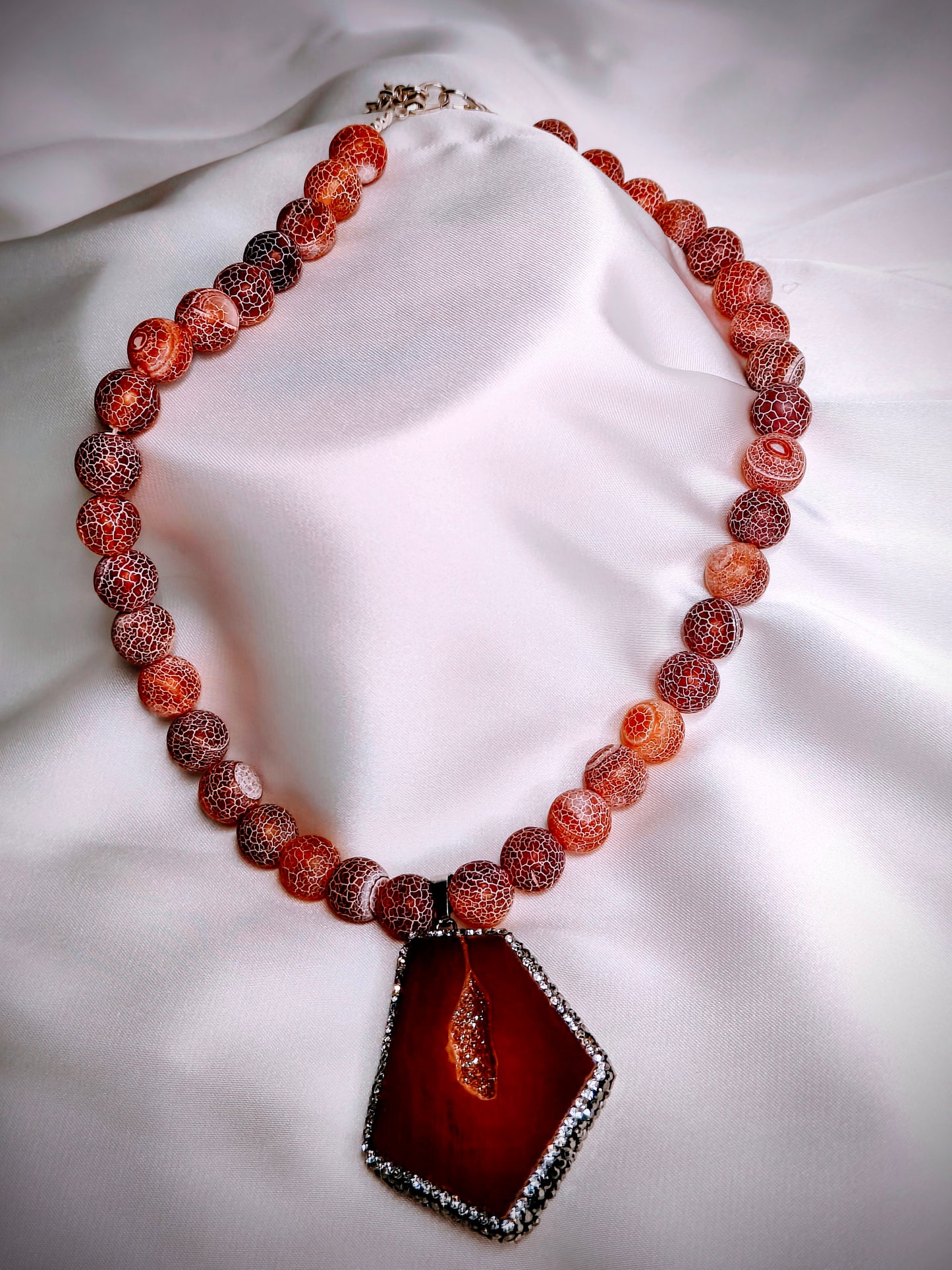 AGT008 Unique and rare natural marksite geode slice pendant necklaces with unique red spider agate beads