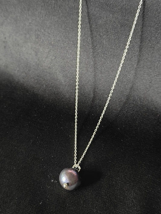 PFW017 Bold, timeless & sophisticated black golden pearl necklace with fine silver chain pearl