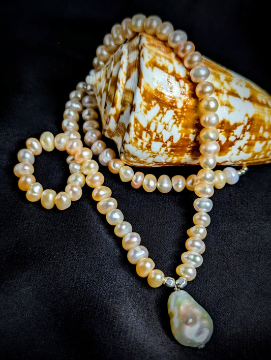 PFW002 Classic peach pearl necklace with baroque pearl drop with silver beads
